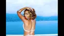 Beyonce berpose dengan memamerkan bagian belakang tubuhnya yang seksi, Perancis, (17/9/14). (Dailymail)
