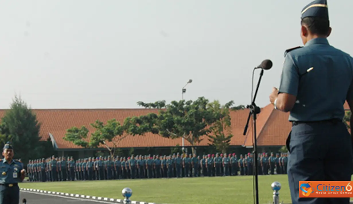Citizen6, Surabaya: Dankobangdikal memimpin Apel Gabungan Antap dan Siswa di lapangan Laut Maluku, Kesatrian Bumimoro Kobangdikal, Senin, (5/11). (Pengirim: Penkobangdikal)
