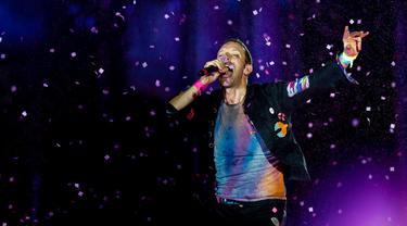 Aksi Chris Martin Saat Coldplay Meriahkan Panggung Rock in Rio 2022