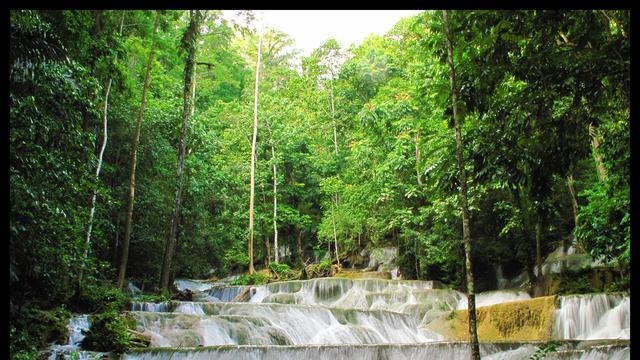 Air Terjun Moramo