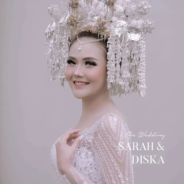 Momen Pernikahan Selebgram Sarah Gibson dan Diska Resha. (Sumber: Instagram/thepotomoto)