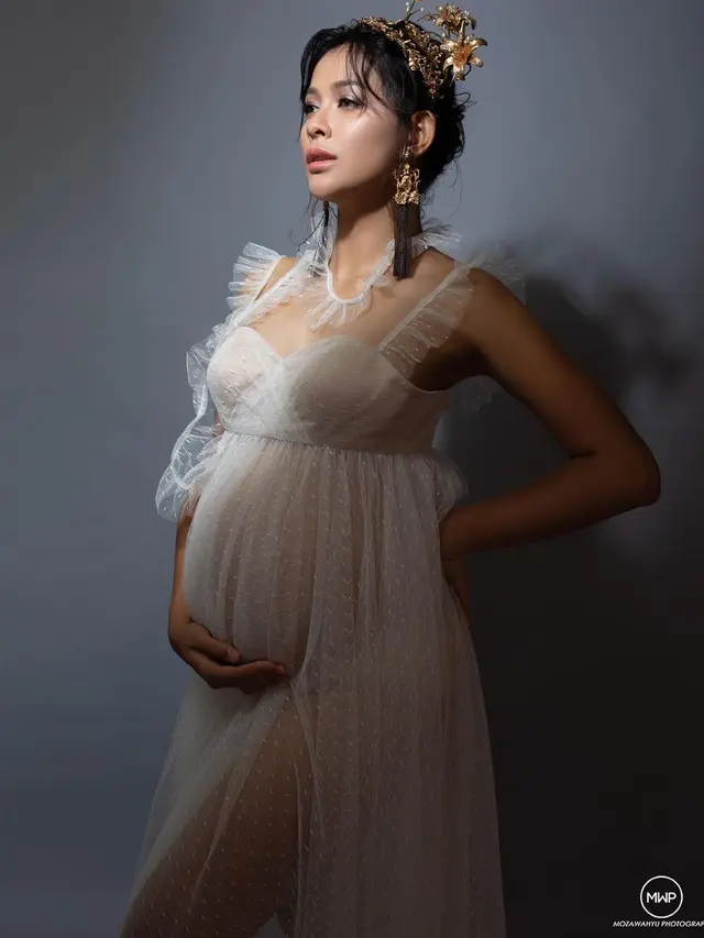 Potret Maternity Shoot Bunga Jelitha (Sumber: Instagram/mozawahyu)
