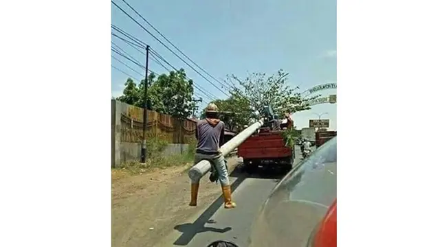6 Kelakuan Nyeleneh Orang Mengantar Barang Ini Bikin Ngelus Dada