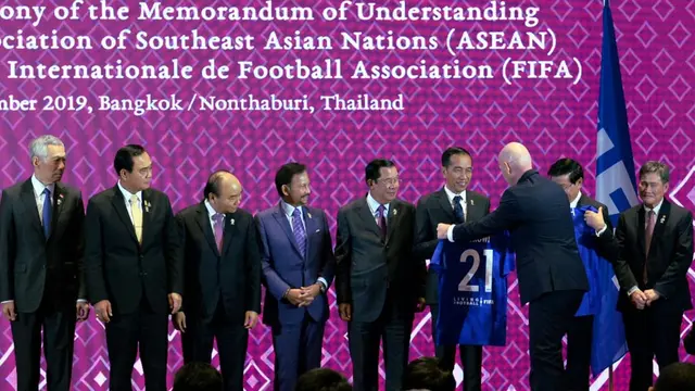 Para Pemimpin ASEAN Diberi Jersey oleh FIFA