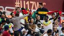 <p>Sejumlah suporter Senegal menari dan bernyanyi untuk mendukung timnya saat 16 Besar Piala Dunia U-17 2023 melawan Timnas Prancis U-17 yang berlangsung di Jakarta Internetional Stadium (JIS), Jakarta, Rabu (22/11/2023). (Bola.com/Bagaskara Lazuardi)</p>
