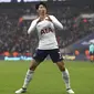 Pemain Tottenham Hotspur, Son Heung-Min merayakan golnya ke gawang Huddersfield Town pada laga Premier League di Wembley Stadium, London, (3/3/2018). Tottenham menang 2-0.(John Walton/PA via AP)