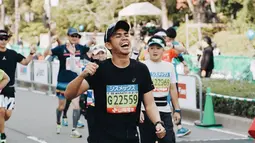 Di tengah kesibukannya yang padat, pria yang akrab disapa Ditto tetap meluangkan waktu demi mengikuti event maraton. Salah satunya event Kobe Marathon 2019 diadakan tanggal 17 November di Kobe, Hyogo, Jepang.(Liputan6.com/IG/@dittopercussion)