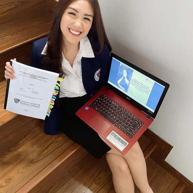 Lama Tak Muncul, Ini 6 Potret Terbaru Artis Luna Shabrina yang Baru Lulus Sarjana