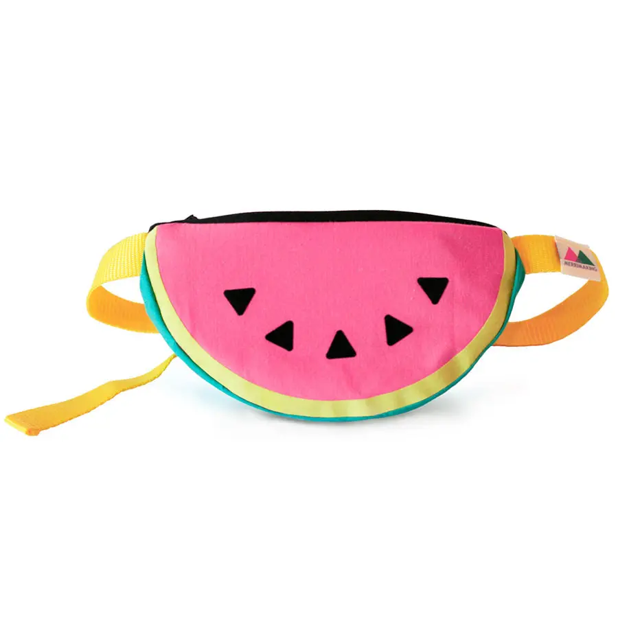 Tas pinggang summer fashion trend yang lagi nge-hype. (Image: etsystatic.com)