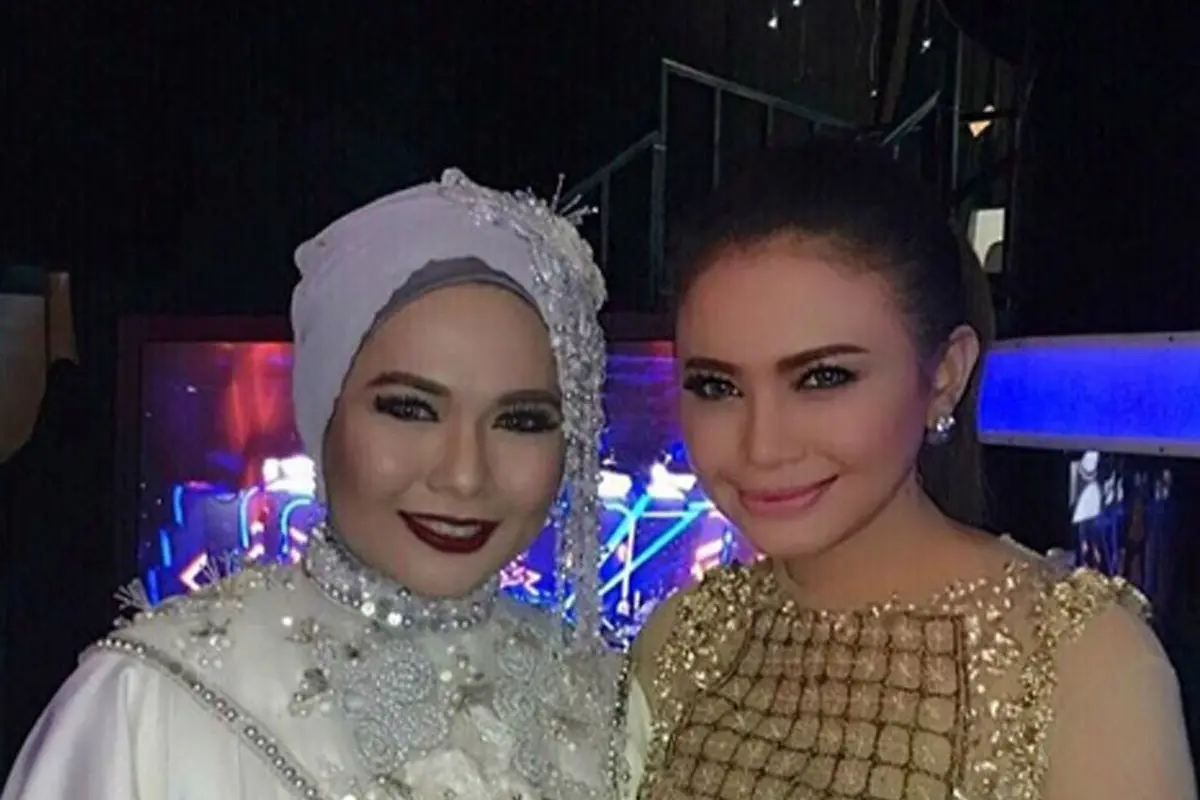 Dea Mirella dan Rossa