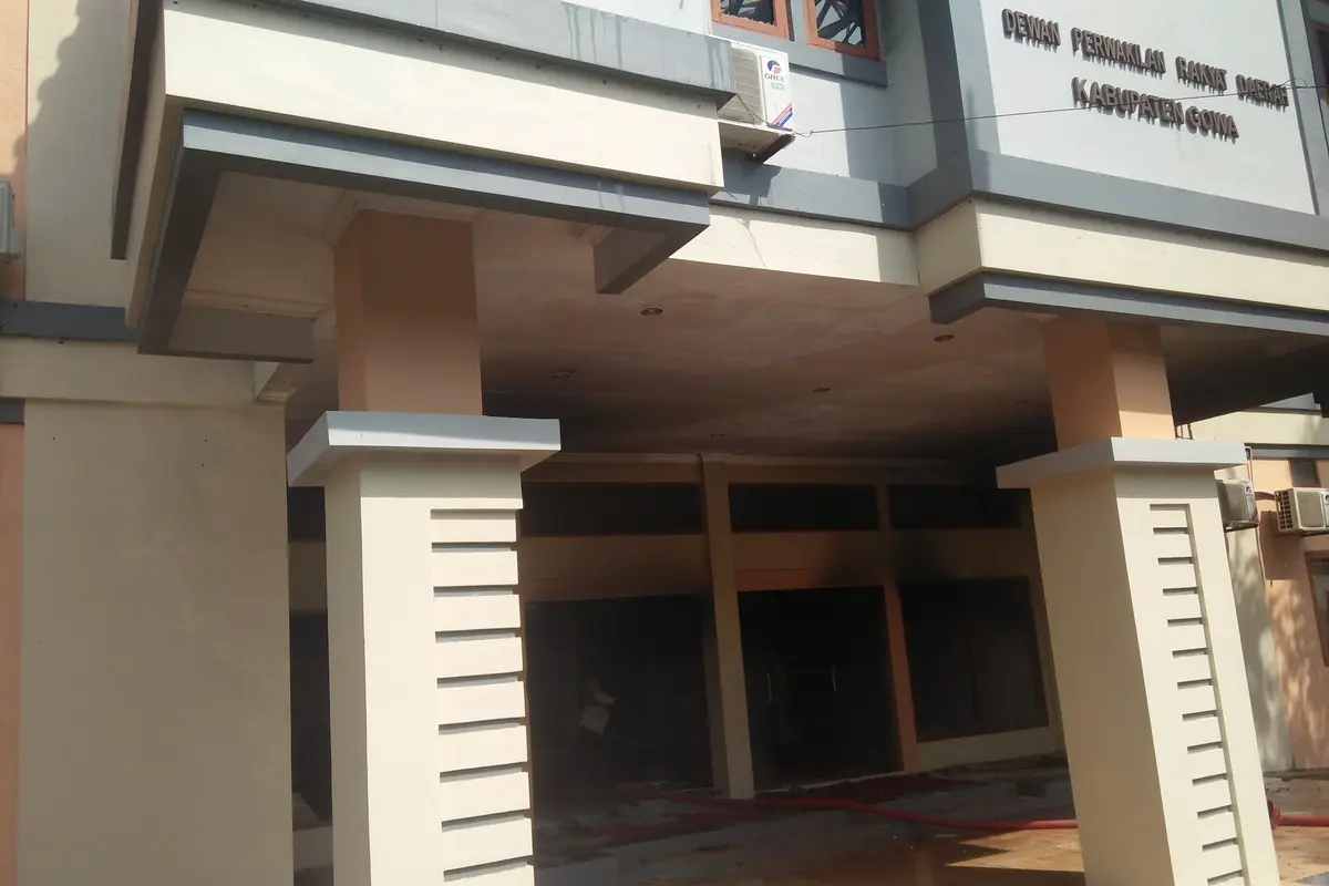 DPRD Gowa dibakar