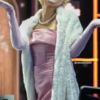 Bunga Citra Lestari dengan Tatanan Rambut Bergaya Marilyn Monroe. [credit: @mikii190]