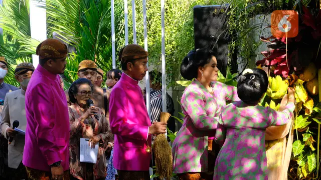 [Fimela] Siraman Kaesang, Jokowi pasang bleketepe
