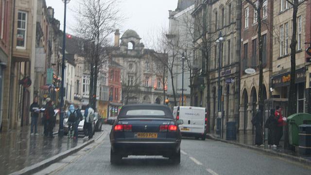 Ilustrasi jalan di Swansea, Inggris