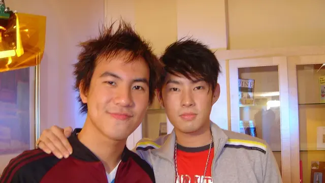 Daniel Mananta bersama penyanyi dan band papan atas dunia (Instagram/vjdaniel)