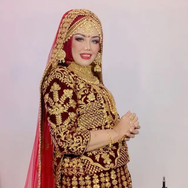 6 Potret Elly Sugigi saat Bergaya ala India, Bikin Pangling