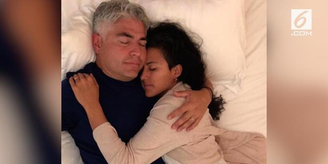 Jadi Tukang Peluk, Wanita Ini Dapat Bayaran Besar