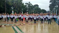 Kegiatan yoga bersama terkait dengan perayaan hari yoga sedunia (liputan6/Khairisa Ferida)