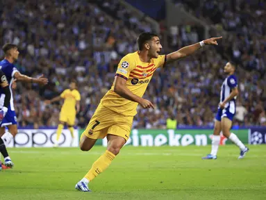 Penyerang Barcelona Ferran Torres merayakan gol pembuka yang dicetaknya ke gawang Porto pada laga matchday 2 Liga Champions 2023/2024 yang digelar di Estadio do Dragao, Kamis (5/10/2023) dini hari WIB. (AP Photo/Luis Vieira)