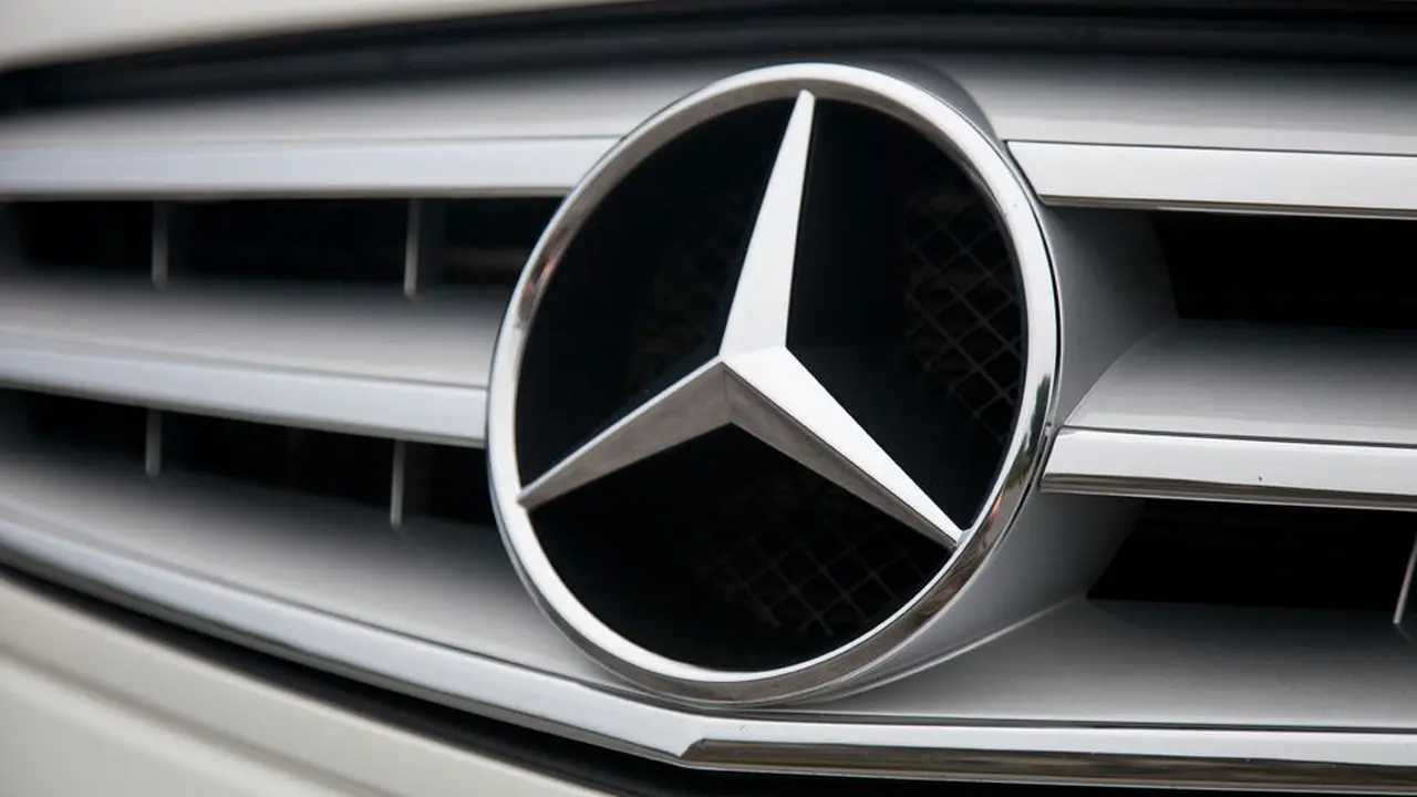 Logo Mercedes-Benz.