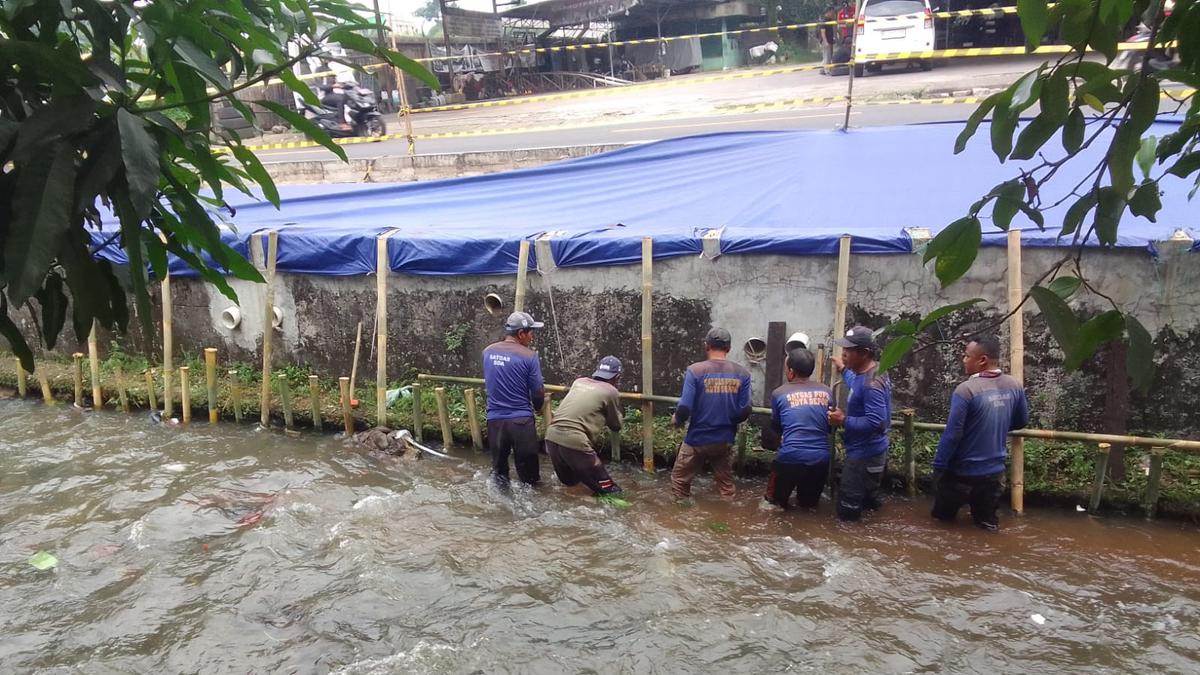 Trotoar Ambles di Depok Mulai Diperbaiki, Begini Penampakannya