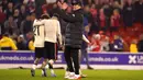 Manajer Liverpool Jurgen Klopp melakukan selebrasi usai melawan Nottingham Forest pada pertandingan sepak bola perempat final Piala FA di City Ground, Nottingham, Inggris, Minggu (20/3/2022). Liverpool menang 1-0. (AP Photo/Jon Super)