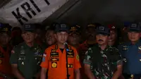 Kabasarnas Marsekal Madya M Syaugi bersama Panglima TNI Marsekal Hadi Tjahjanto memberi keterangan pers terkait perkembangan pencarian Lion Air JT 610 di Pelabuhan JICT 2 Tanjung Priok, Jakarta, Rabu (31/10). (Merdeka.com/Imam Buhori)