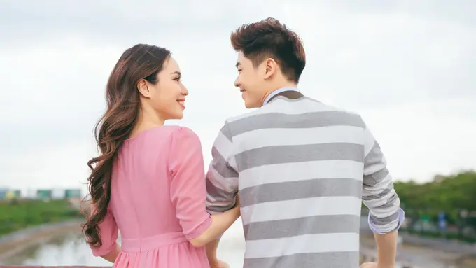 couple bahagia romantis