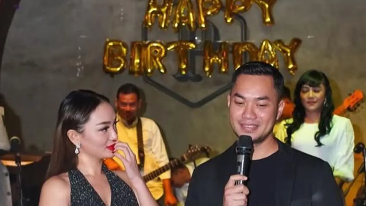 Akhirnya Go Public, Ini 6 Momen Romantis Zaskia Gotik di Acara Ulang Tahun Sang Kekasih