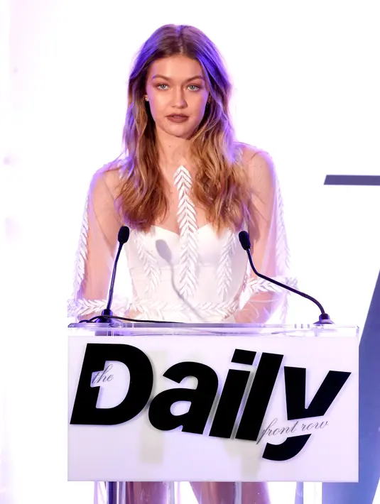 "Saya kagum dengan Taylor, ia sosok yang kuat dan inspiratif, dirinya dapat mengatasi galau dengan bermain musik, andai saja aku seperti dia," tambah Gigi. (AFP/Bintang.com)