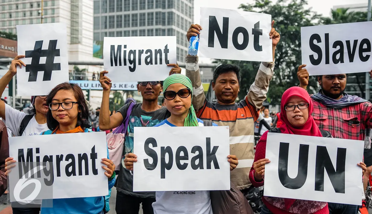 Sejumlah orang yang tergabung dalam Jaringan Buruh Migran Indonesia (JBMI) menggelar aksi dukungan terhadap suara migran dunia di Car Free Day, Jakarta, Minggu (18/9). (Liputan6.com/Faizal Fanani)