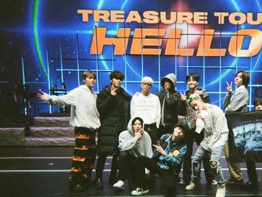 Treasure kembali ke Indonesia untuk menyapa para menggemar, Treasure Maker dalam konser Treasure Tour Hello. Konser yang diadakan di ICE BSD, ini telah lama dinantikan oleh para penggemar. (Liputan6.com/IG/@yg_treasure_official)