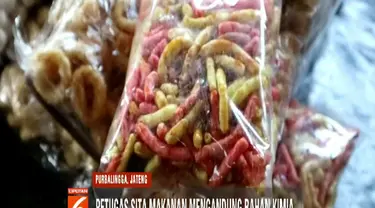 Petugas menemukan belasan kilogram makanan berbagai jenis yang mengandung bahan kimia berbahaya, yaitu pewarna tekstil dan formalin.