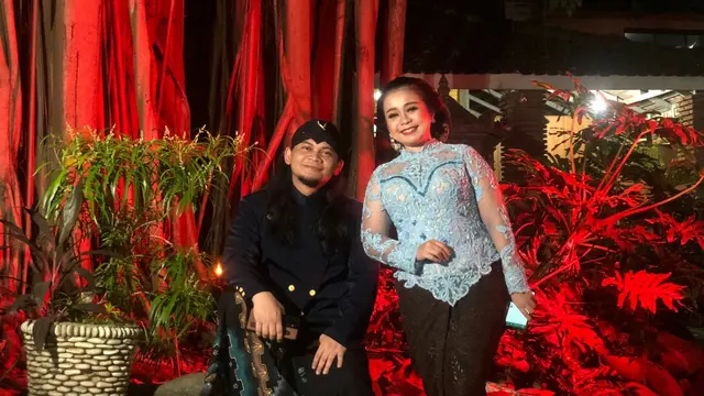 Mbah Mijan mengajak duet Sindy Purbawati