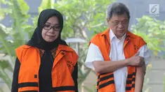 Wakil Ketua Komisi VII DPR Eni Maulani Saragih dan Anggota DPRD Sumut Sony Firdaus tiba untuk menjalani pemeriksaan lanjutan di KPK, Jakarta, Rabu (10/10). Eni Saragih diperiksa sebagai saksi untuk tersangka Idrus Marham. (Merdeka.com/Dwi Narwoko)
