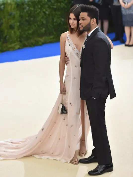 Hal ini juga dikatakan seorang sumber bahwa Selena sangat mengerti kondisi kekasihnya saat ini yang sedang melakukan promo lagu terbarunya. (AFP/Bintang.com)