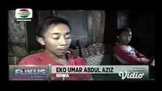 Seorang guru Sekolah Dasar di Madiun, Jawa Timur hampir setiap hari ke rumah siswanya yang hanya berjumlah tiga anak di lereng Gunung Wilis untuk mengajar membaca dan menulis, dengan penuh tanggung jawab.