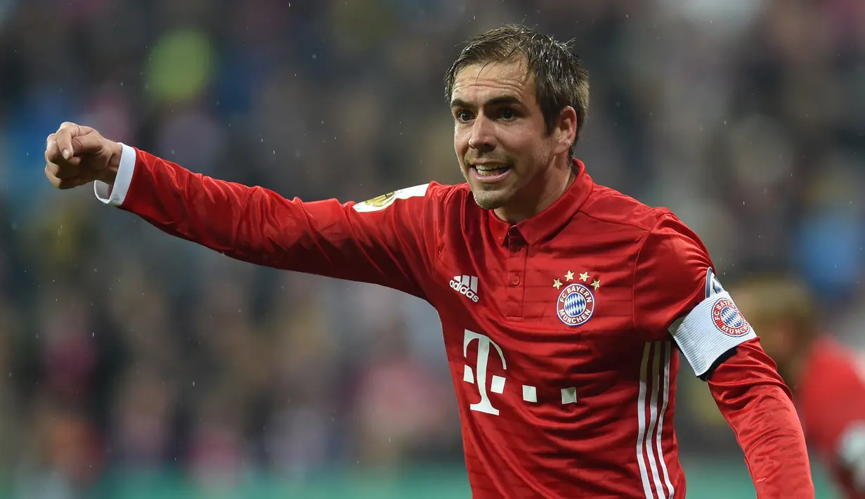 1. Philipp Lahm - Pemain asal Jerman ini diubah menjadi gelandang oleh Pep Guardiola dan mampu beradaptasi dengan baik. Lahm menjadi tumpuan Bayern Munchen di bawah asuhan Guardiola. (AFP/Christof Stache)