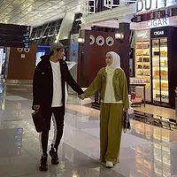Gaya Adelia Pasha Liburan di Paris Bersama Suami saat Ramadan. [@adeliapasha]