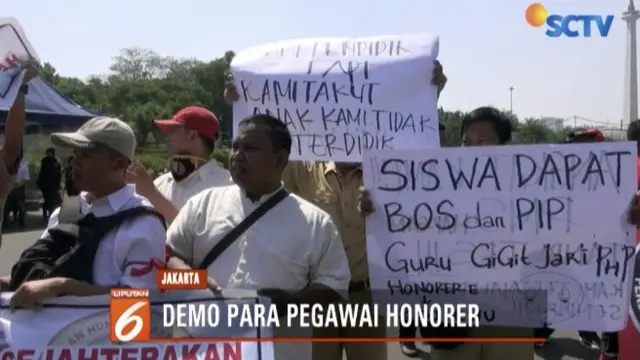 Massa tergabung dalam Front Pembela Honorer Indonesia yang terdiri dari beragam profesi.