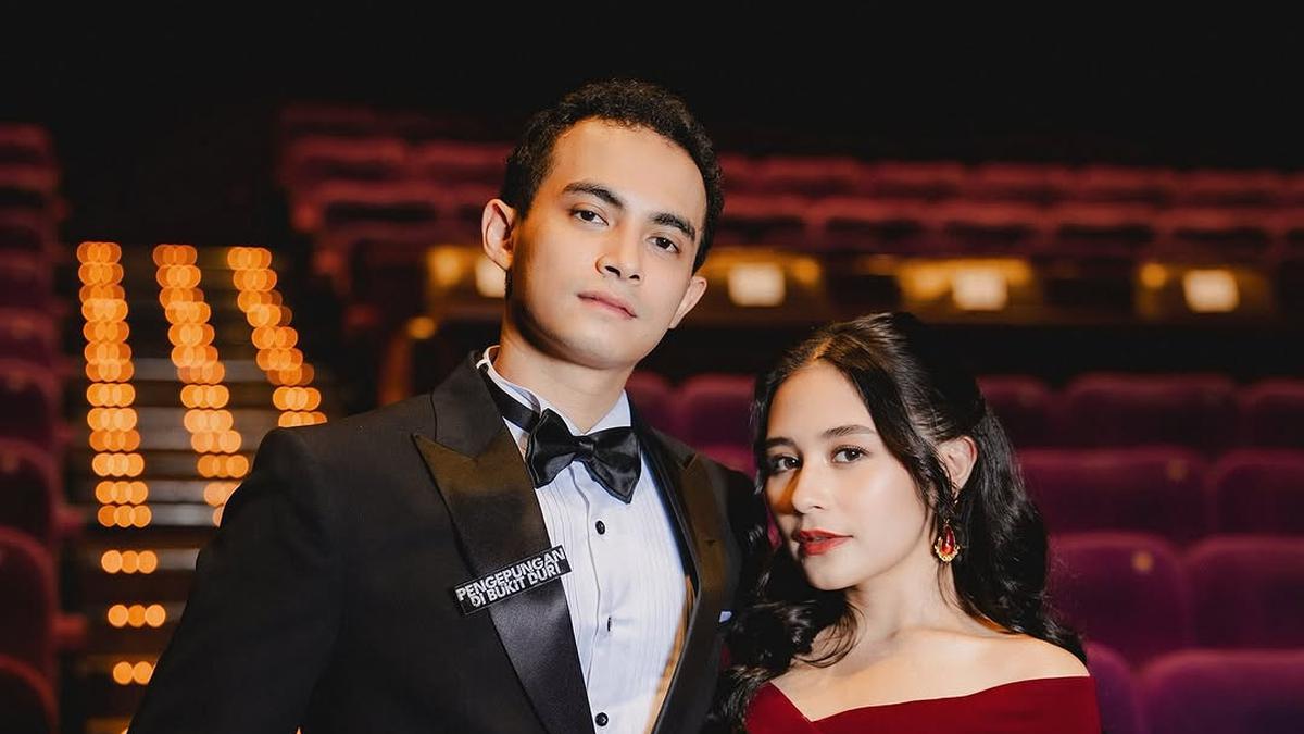 Potret Romantis Prilly Latuconsina dan Omara Esteghlal di Premiere Film Terbaru, Tampil Serasi dengan Busana Klasik