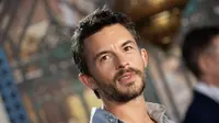 6 Potret Jonathan Bailey, Pria Terseksi Tahun 2025 Versi Majalah People