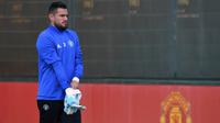 Manajer Manchester United, Jose Mourinho, tak mengizinkan Sergio Romero untuk meninggalkan Old Trafford pada Januari 2018. (AFP/Paul Ellis)