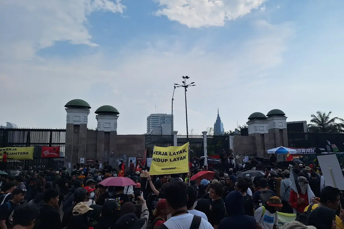 Demo Buruh Depan Gedung DPR Saat May Day