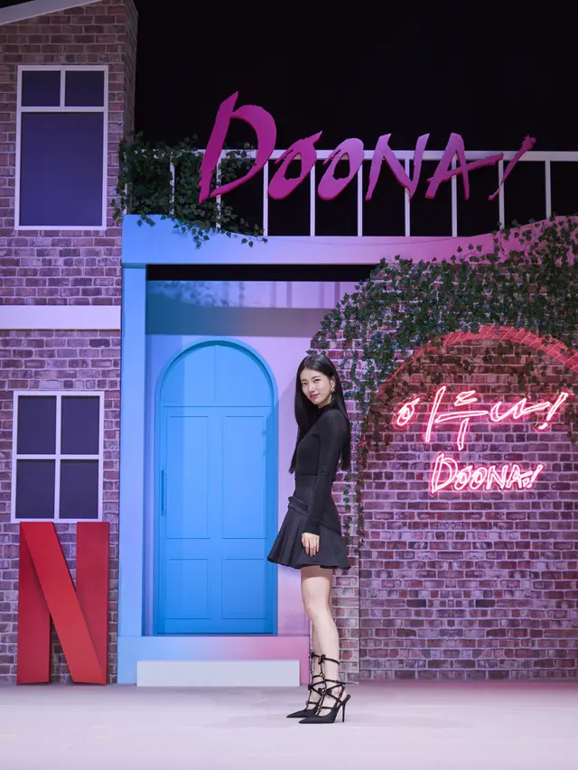 Suzy di konferensi pers serial drama Korea Doona!, Rabu (18/10/2023). (Foto: Netflix)