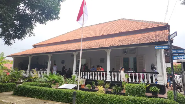 Gedung kantor YLCC menjadi salah satu bangunan peninggalan Casteline di Jalan Pemuda, Depok. (Liputan6.com/Dicky Agung Prihanto)