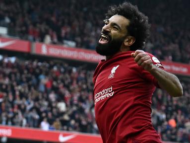 Selain torehan gol, kemampuan seorang pesepak bola membuat assist juga sangat dibutuhkan sebagai penentu kemenangan timnya dalam sebuah laga. Di Liga Inggris musim 2022/2023 yang masih menyisakan dua pekan lagi, tercatat ada 4 pemain yang sukses membuat 3 assist dalam sebuah laga alias hattrick assist. Siapa saja? Berikut daftar keempat pemain tersebut. (AFP/Paul Ellis)