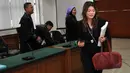 Presiden Direktur PT Kaltim Parna Industri, Artha Meris, usai menjalani sidang pembacaan tuntutan dari Jaksa KPK di Pengadilan Tipikor, Jakarta, Kamis (6/11/2014). (Liputan6.com/Miftahul Hayat) 