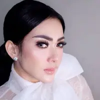 Syahrini  [Instagram/@princessyahrini)