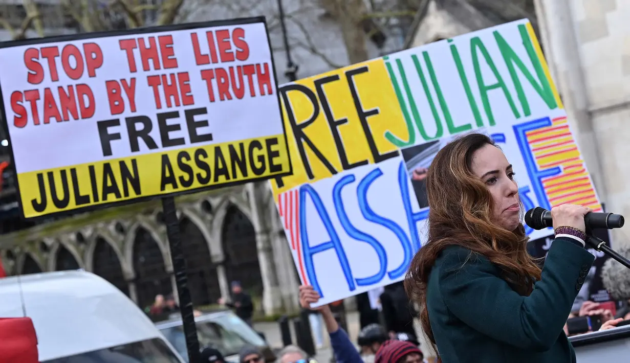 Washington ingin warga negara Australia berusia 52 tahun itu diekstradisi setelah ia didakwa beberapa kali antara tahun 2018 dan 2020 sehubungan dengan publikasi WikiLeaks pada tahun 2010 yang berkaitan dengan perang yang dipimpin oleh Amerika Serikat di Irak dan Afghanistan. (JUSTIN TALLIS/AFP)